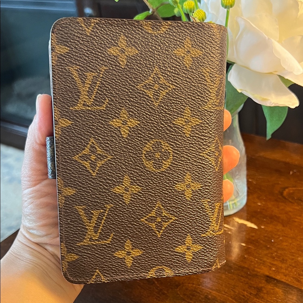Authentic Vintage Louis Vuitton Monogram Card Wallet - Picture 6 of 17